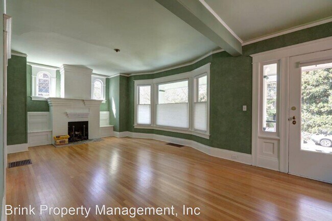 Building Photo - 3 br, 2.5 bath House - 728 Broadway E
