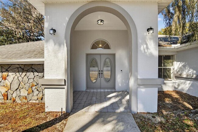 Foto del edificio - 15047 Woodbury Rd