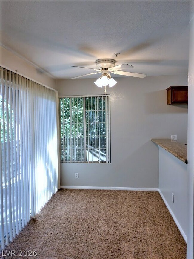 Foto del edificio - 2101 Blue Breeze Dr
