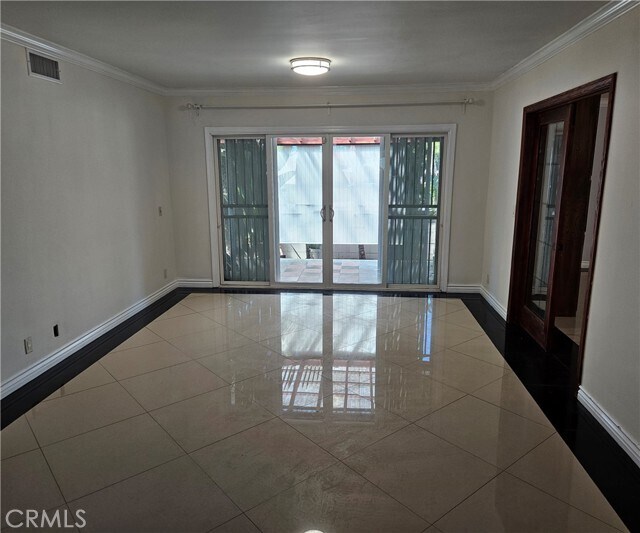 Foto del edificio - 402 E Cypress Ave