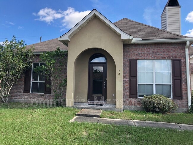 Foto del edificio - 221 Briarhaven Dr