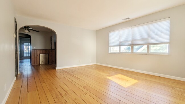 Hardwood Floors - 2822 Victoria Ave