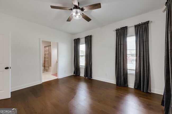 Foto del edificio - 499 Little Oak St