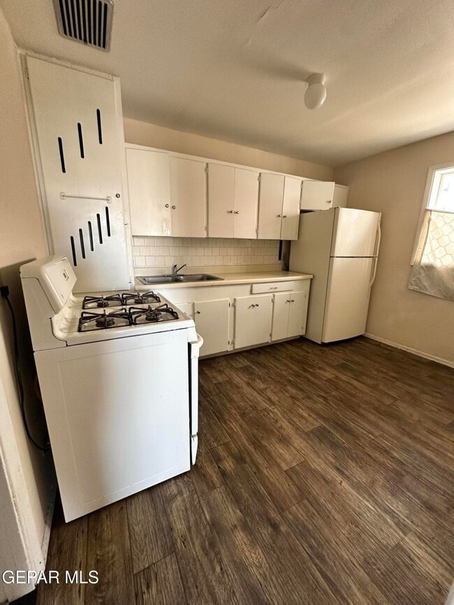 Building Photo - 3912 Polk Ave