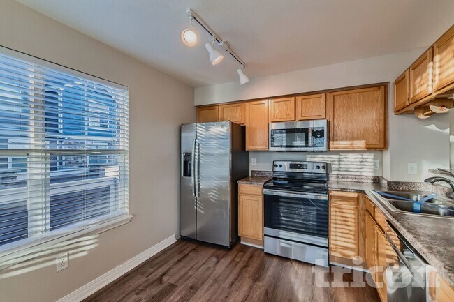 Foto del edificio - 13295 Holly St