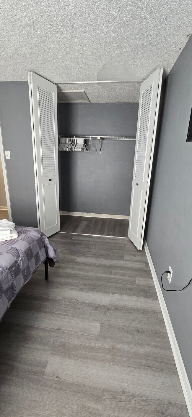 Foto del edificio - 6840 Honey Hurst Ln