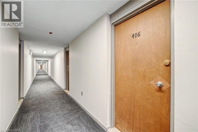 Building Photo - 41 Sutherland St W