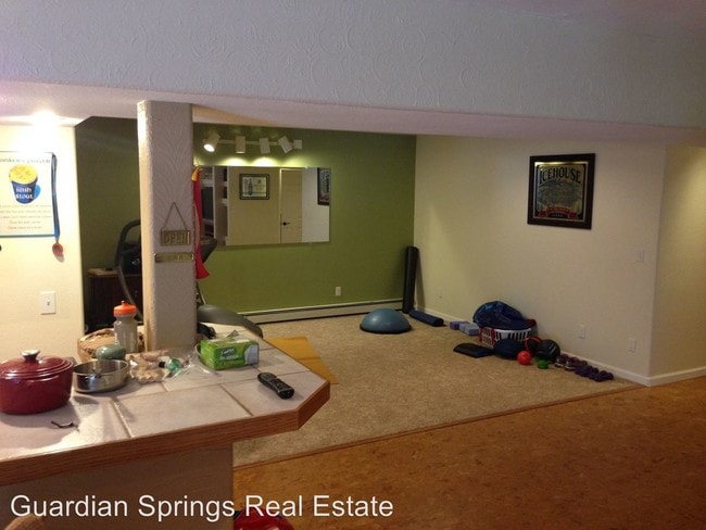 Building Photo - 215 Pinewood Loop