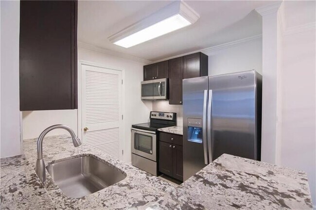 Foto del edificio - 628 Granville Ct