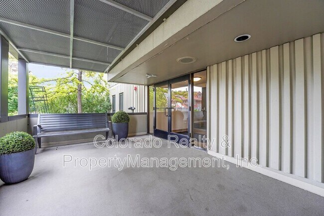 Foto del edificio - 777 N Washington St
