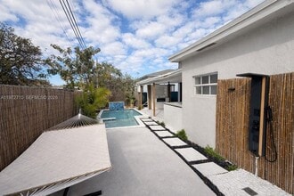 Building Photo - 2804 NW 7th Ct