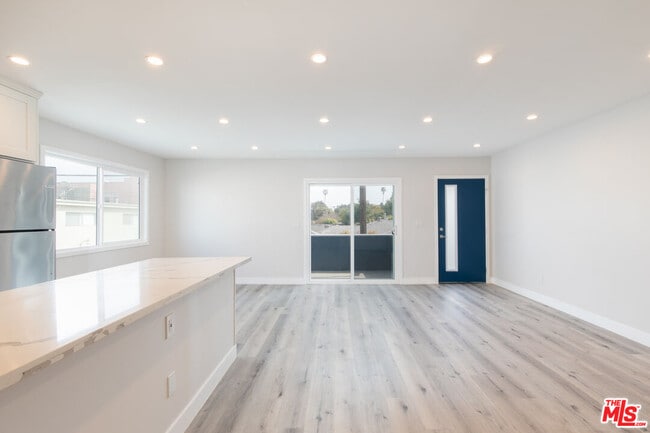 Building Photo - 3872 Bentley Ave