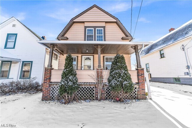 Building Photo - 3215 Saratoga Ave