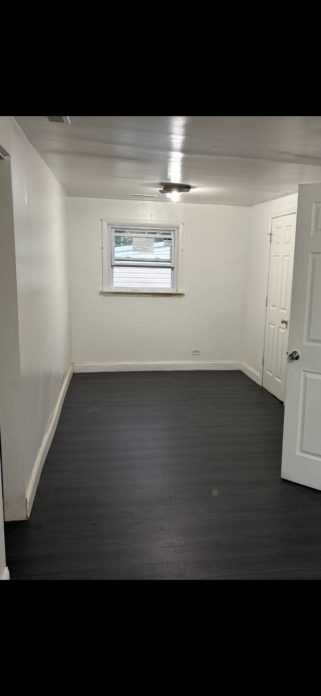 Building Photo - 527 Engle St