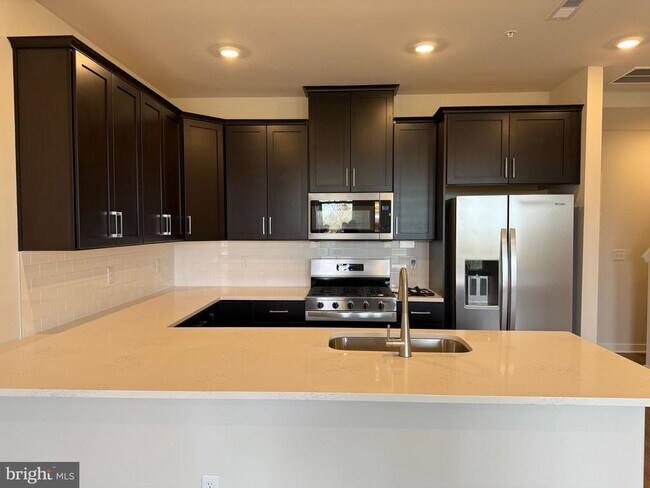 Foto del edificio - 733 Platinum Dr