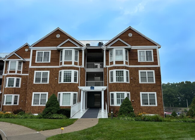 Building Photo - 10 Hayestown Rd