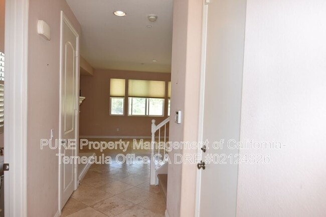 Building Photo - 3868 Lake Cir Dr