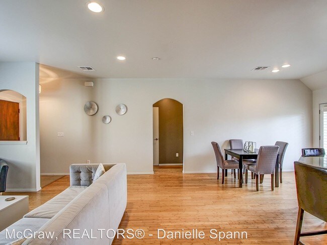 Foto del edificio - 3 br, 2 bath House - 14538 Kendalwood Ave.