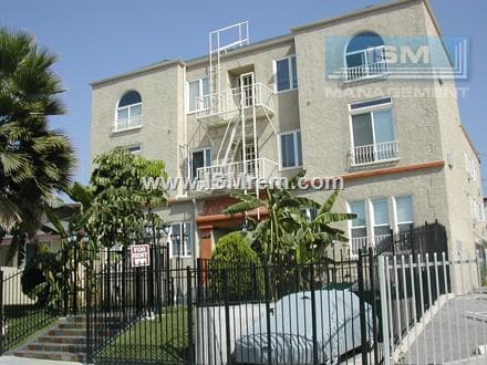 Building Photo - 4717 Elmwood Ave
