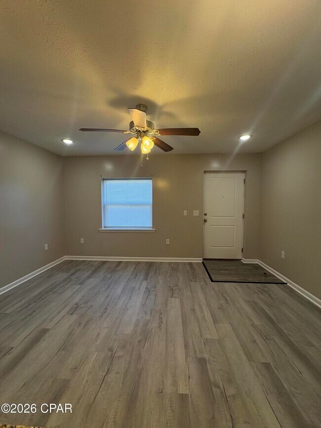 Building Photo - 816 E 25th St