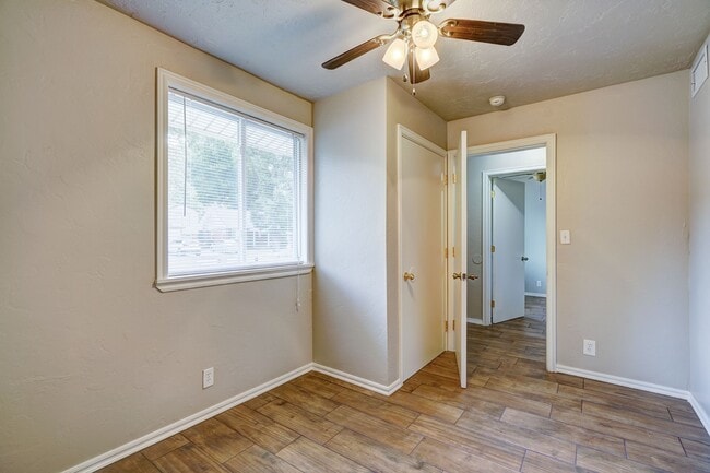 Building Photo - Renovated 3-Bed Gem Minutes from OU & Camp...