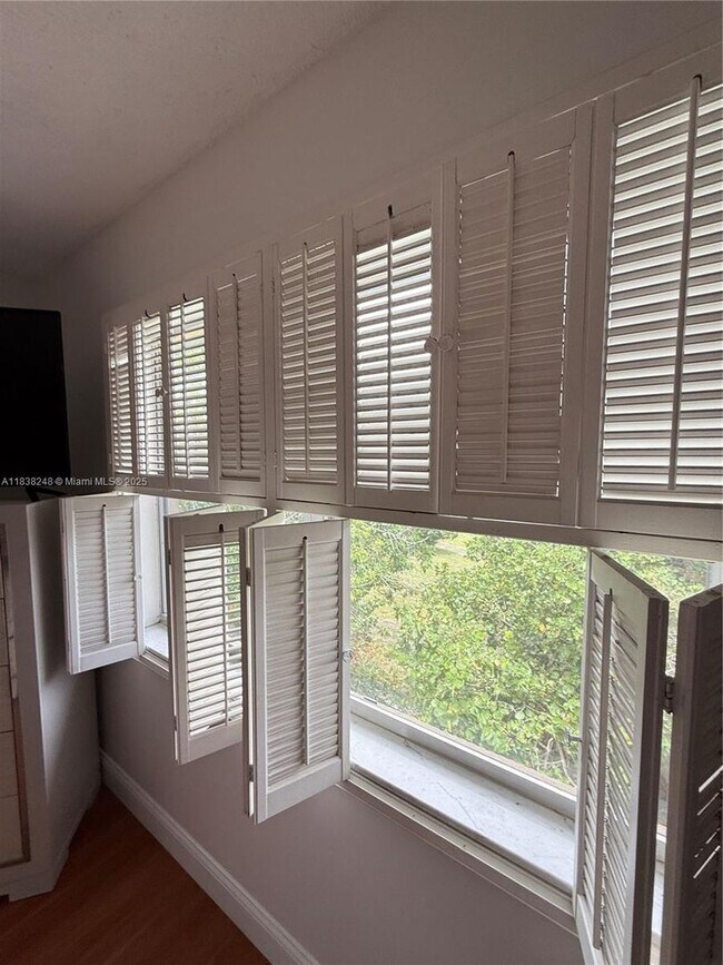 Foto del edificio - 5961 N Falls Cir Dr