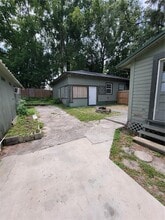 Building Photo - 219 NE Tuscawilla Ave