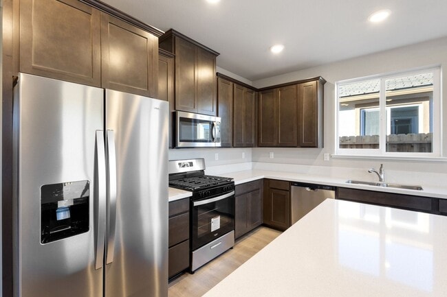 Building Photo - 4 Bedroom | 3 Bathrooms | Single Story Home