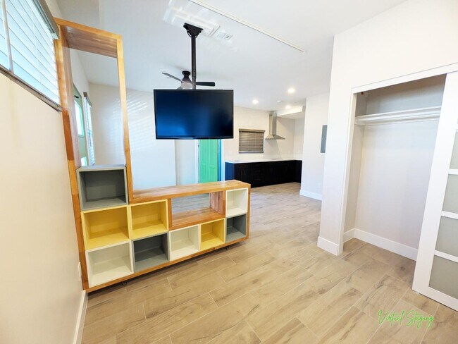 Foto del edificio - 3570-3574 45th St - 3574 #2