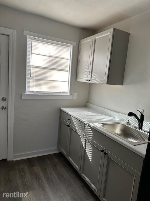 Building Photo - 2 br, 1 bath Duplex - 1210 Saint Charles S...