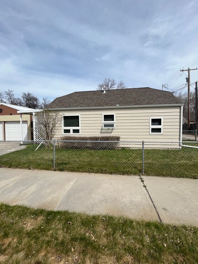 Primary Photo - Centrally Located 1 Bedroom House