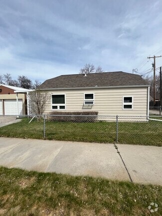 Building Photo - 413 7th St W