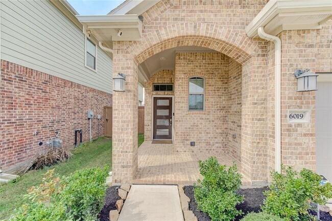 Building Photo - 6019 Bristlegrass Ln