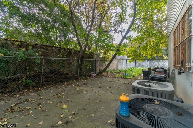 Foto del edificio - 376 Badger Ave