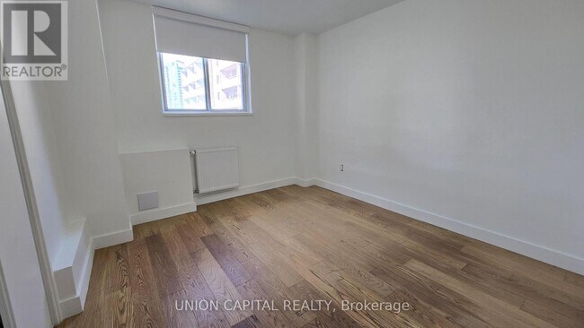 Photo du bâtiment - 407-230-1230 Oak St