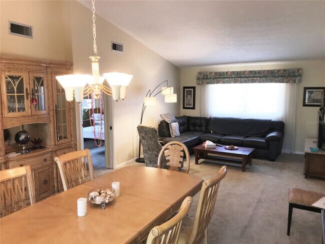 Foto del edificio - 6028 Oak Creek Ln