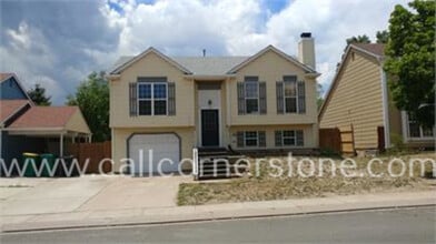 Building Photo - 2570 Clarendon Dr