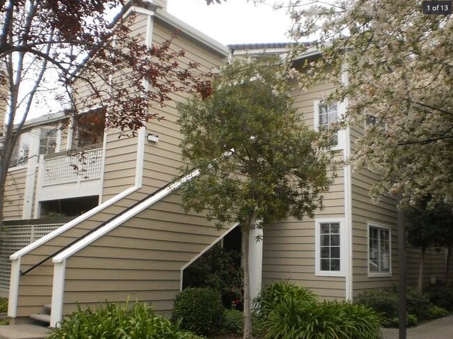 Foto del edificio - 5873 Lake Crowley Pl