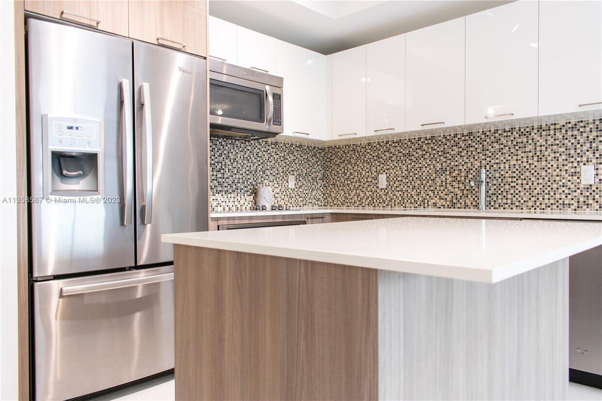 Foto principal - 5300 NW 85th Ave