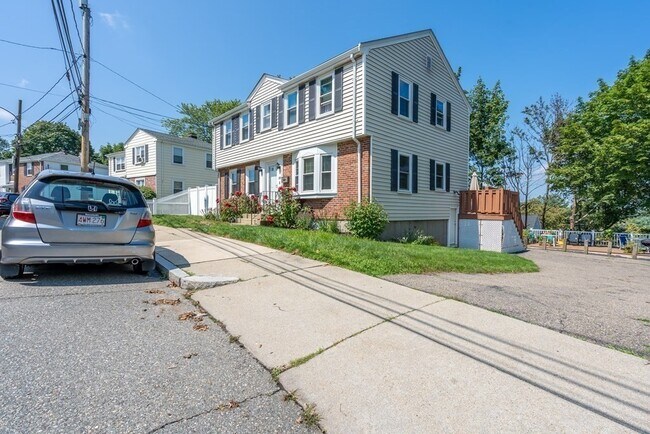 Foto del edificio - 19 Grew Hill Rd