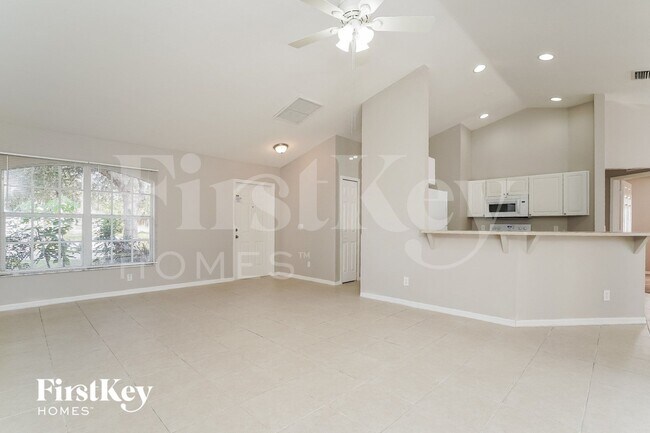 Foto del edificio - 8352 Bahamas Rd