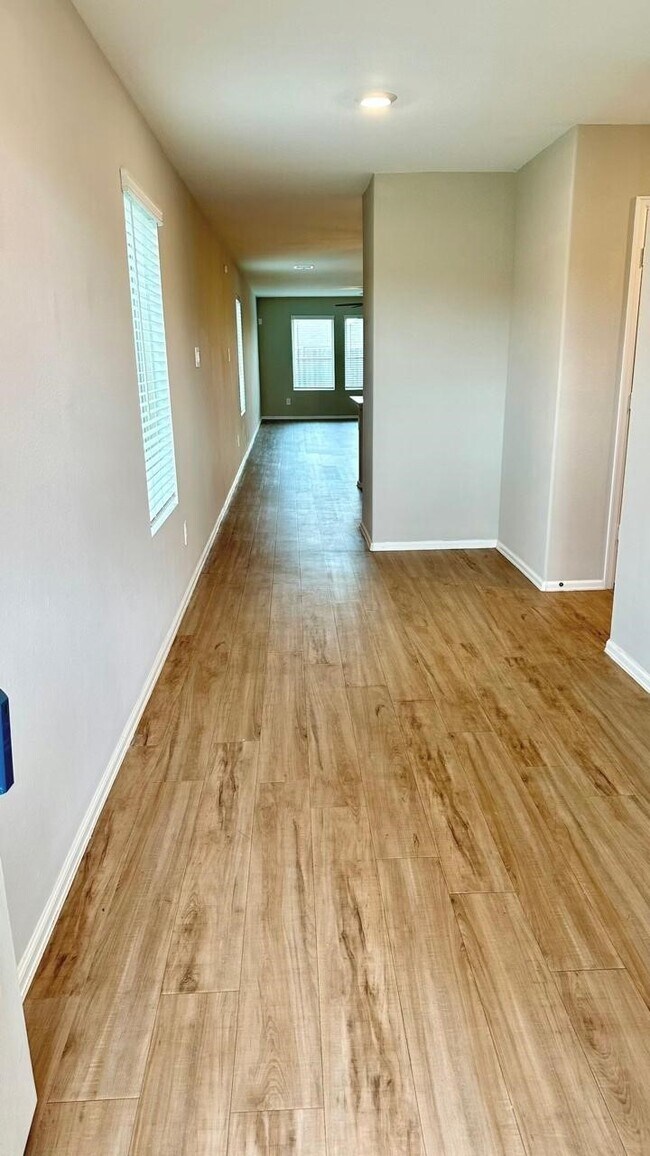 Foto del edificio - 236 Rustic Ridge Cir