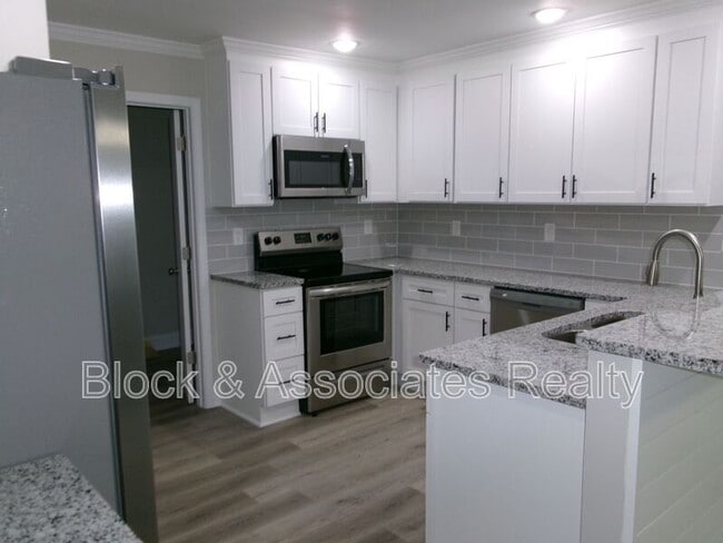 Foto del edificio - 5148 Little Brook Ln
