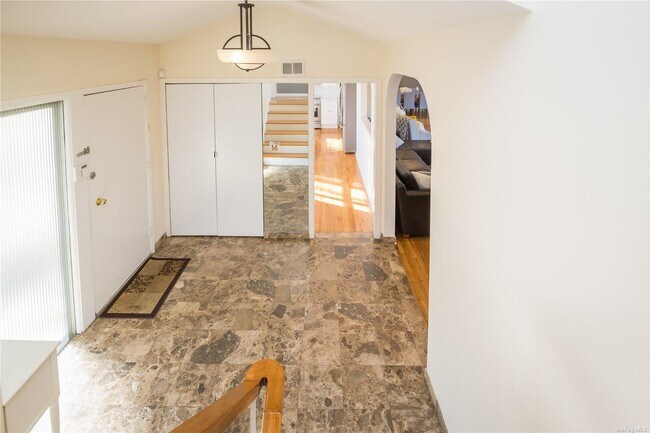 Foto del edificio - 119 Hicks Ln