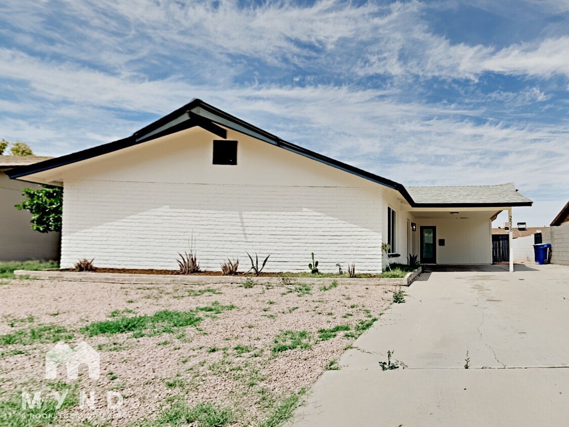 Primary Photo - 2528 E Hermosa Dr