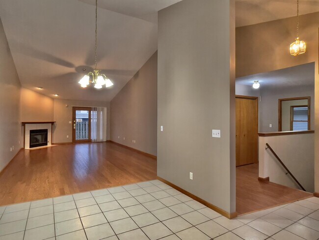 Building Photo - 2710 Findley Dr