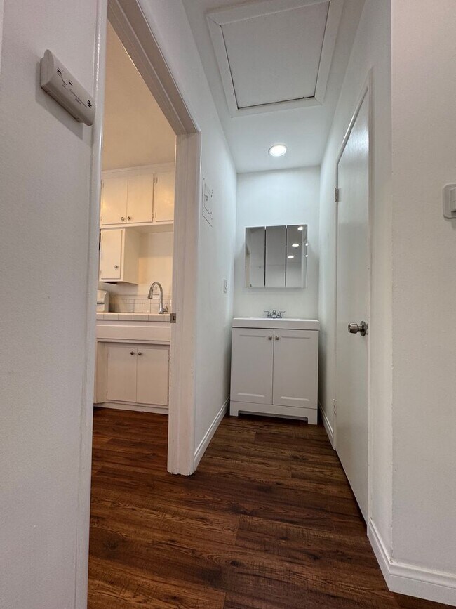 Foto del interior - 235 &amp; 237 W. Tujunga Ave.