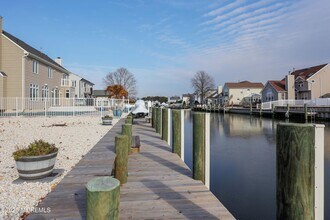 Building Photo - 41 Longpoint Dr