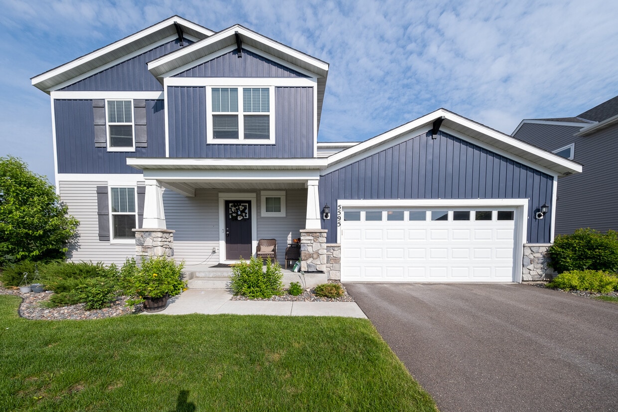 Primary Photo - 5595 Queensland Ln N