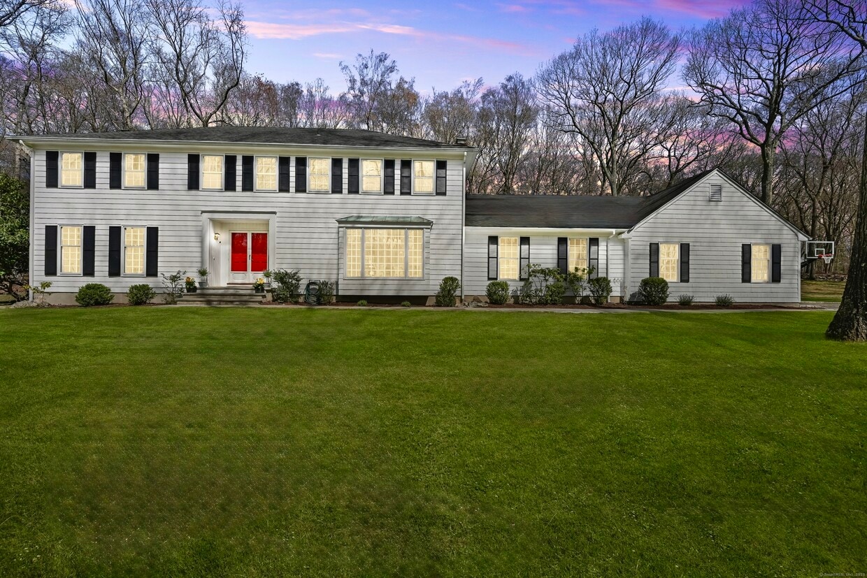 Primary Photo - 60 Squires Ln